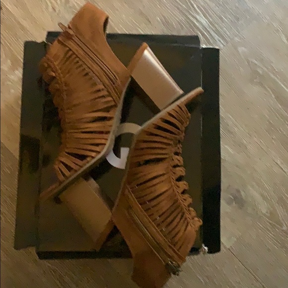 Guess suede sandals. - Picture 5 of 7